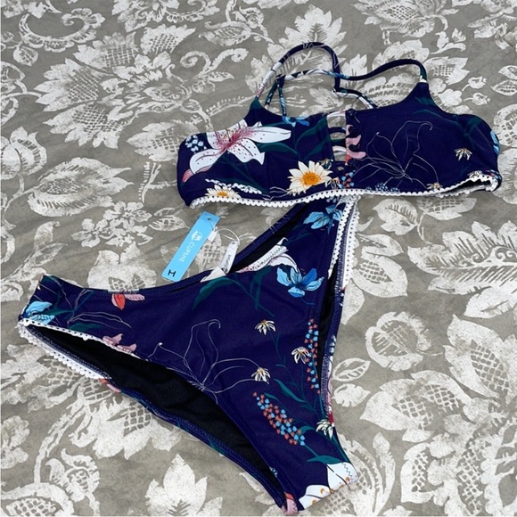 CUPSHE BIKINI SET, NAVY BLUE💙FLORAL, NWT, medium size - Picture 6 of 9